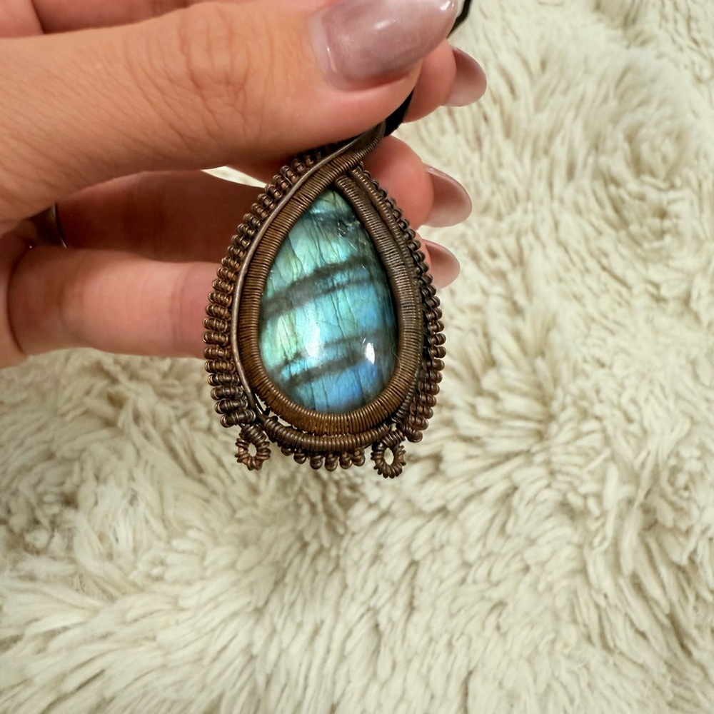 Labradorite Copper Wire Wrapped Pendant Necklace 20” stretchy band